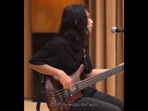 Yang Terlupakan - Iwan Fals [Live] HD video