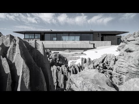 WHEN THE HOUSE COMPLETES THE LANDSCAPE | On the Rocks by Karim Nader Studio