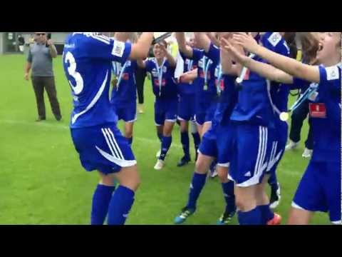 FC Luzern Frauen Nachwuchs bei Pokalübergabe