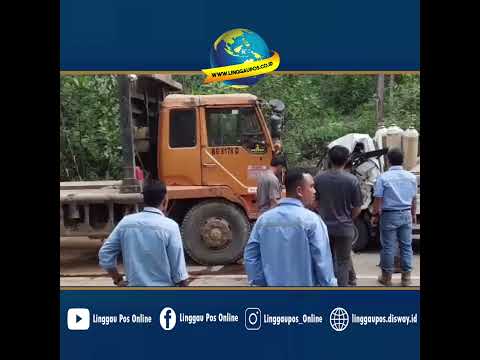 Proses Evakuasi Korban Kecelakaan di Jalur Musi Rawas - PALI