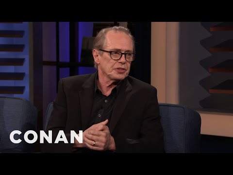 スティーブ・ブセミ、SAG賞でフィービー・ウォーラー＝ブリッジをストーキング - CONAN on TBS (Steve Buscemi Stalked Phoebe Waller-Bridge At The SAG Awards - CONAN on TBS)