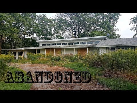 Exploring Abandoned Biker / Gang Member Ranch House (Secret Room Found)