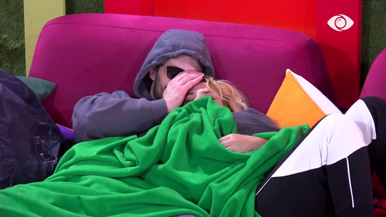 “Më duket sikur jam në det”/ Të mbuluar me batanije, Ilnisa në krahët e Meritonit: U relaksova