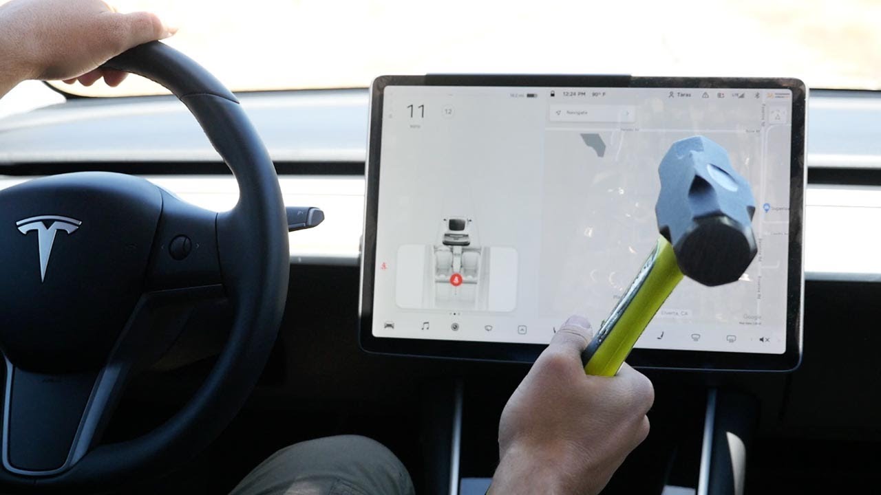 特斯拉Model 3行駛中螢幕爛掉會發生什麼事? 國外Youtuber上路實測