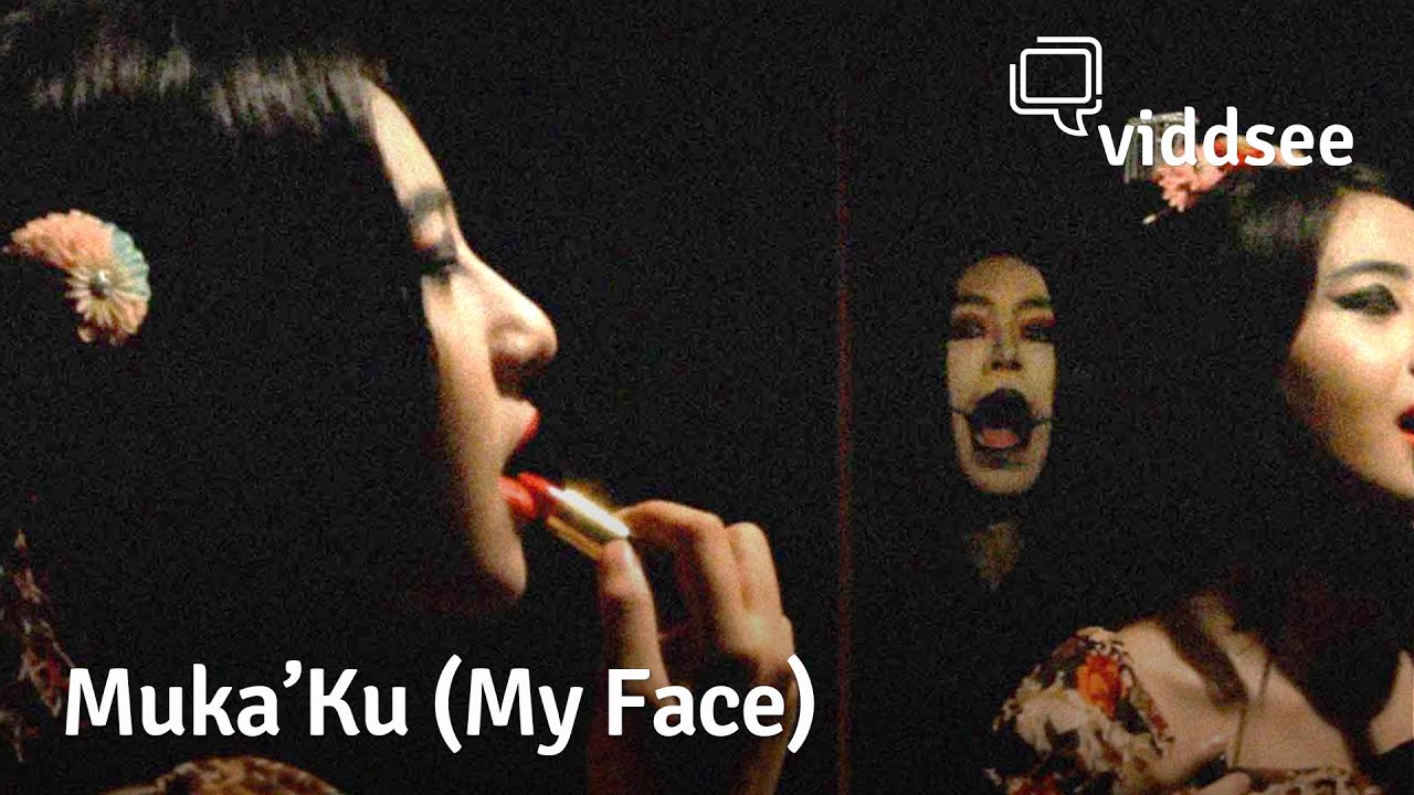 Muka'Ku - She Keeps Putting Make Up On Because The Voice Tells Her To // Viddsee.com