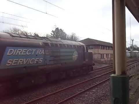 The x2 Class 37 DRS Nos.37602+37612 with x2 FNA Flasks & PFA Flat Wagon was passed by at Carnforth.
