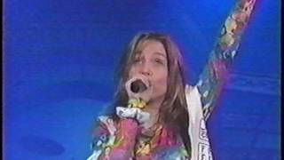 fey-bailando bajo la lluvia(Daniela romo tv show)