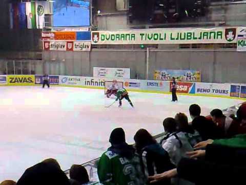 HDD Tilia Olimpija : EC Red Bull Salzburg (23.12.2010) - Žiga Pance scores PS