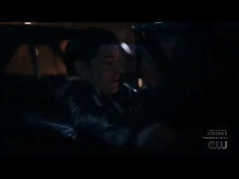 Riverdale 5x12 - Hiram kisses Hermione for the first time