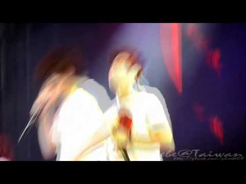 [Fancam] 110814 Dujun & hyunseung Hug in United Cube Concert