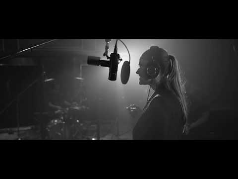 Niia - Running Up That Hill (Kate Bush Cover)