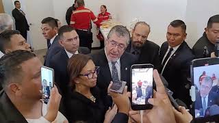 Justicia para Foppa gritan asistentes a velorio mientras ingresa Presidente Arévalo