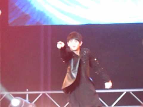 [FANCAM] 110113 Kpop Party - BEAST (Beautiful)