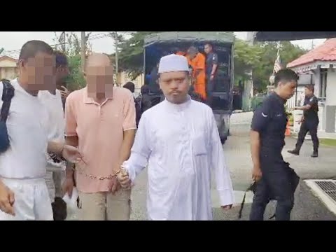 大树倒塌压中1车1摩哆　一对父女及2女子受伤 | 社会 | 東方網 馬來西亞東方日報