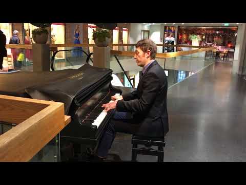 Johannes Weck plays "Yesterday"