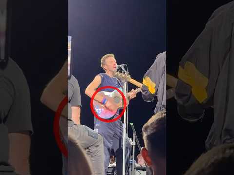 He Was HEARTBROKEN💔🥀 #chrismartin #coldplay #dakotajohnson #dakota #sparks #live #lasvegas