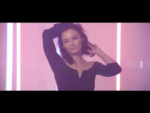 J.E x JOHNSTONE - TOMBÉ