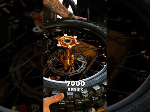 KKE vs Warp 9 Wheels #surron #surronultrabee #surronlightbee #electricdirtbike