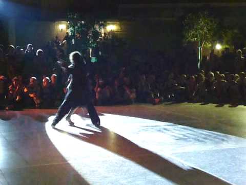  Dana Frigoli  and  Pablo Villarraza  are  dancing  to  the  tango  "  Sinsabor  "