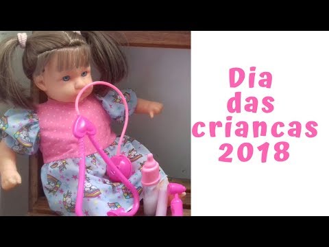 BRINCADEIRA DE CRIANÇAS GANHANDO PRESENTE