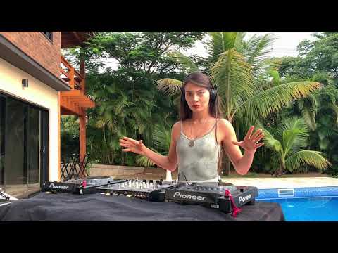 Fernanda Pistelli @ Equinox Sessions for Techgnosis