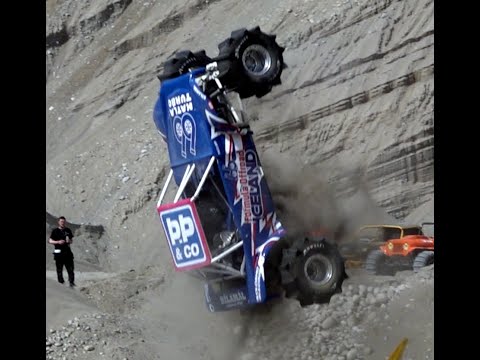 Formula offroad Hønefoss  track 1 rollovers at 1 obstackle. braut 1 veltur í 1 hindrun.