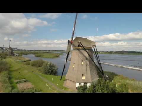 UNESCO Werelderfgoed: Molens van Kinderdijk by drone.