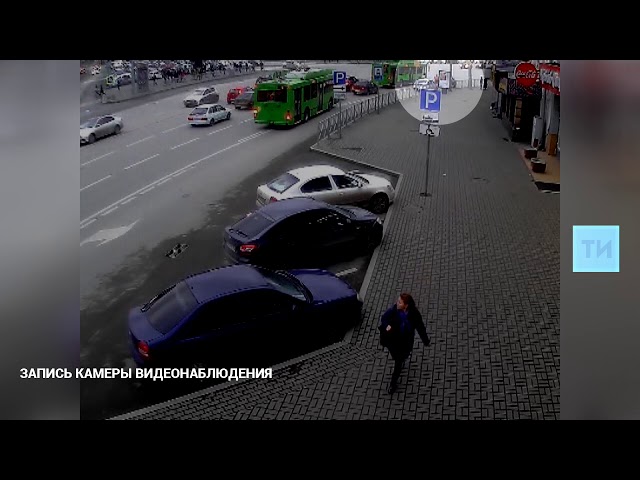 Видеокамеры записали, как военный следователь на авто протащил полицейского
