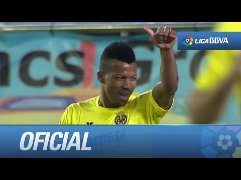 Remate de cabeza de Uche desviado