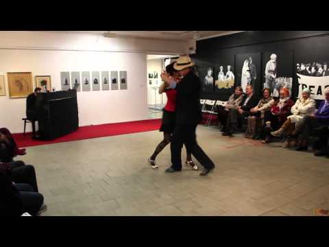Sabine Eichner und Don Bernardo improvisieren Tango Argentino, begleitet von Ivan Sokolov