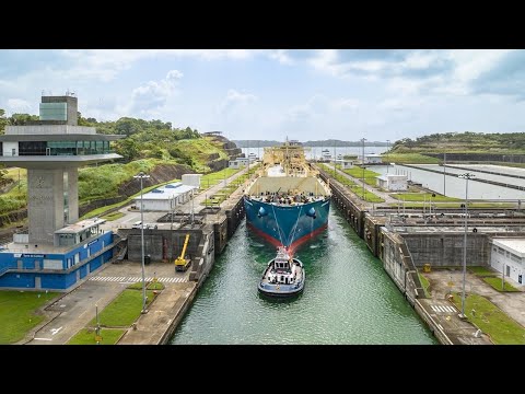 How The PANAMA CANAL works when SHIPS PASS THROUGH - Documentary 🚢