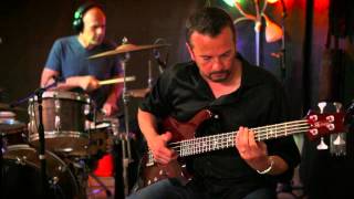 PRS SE Kingfisher Bass in a Trio