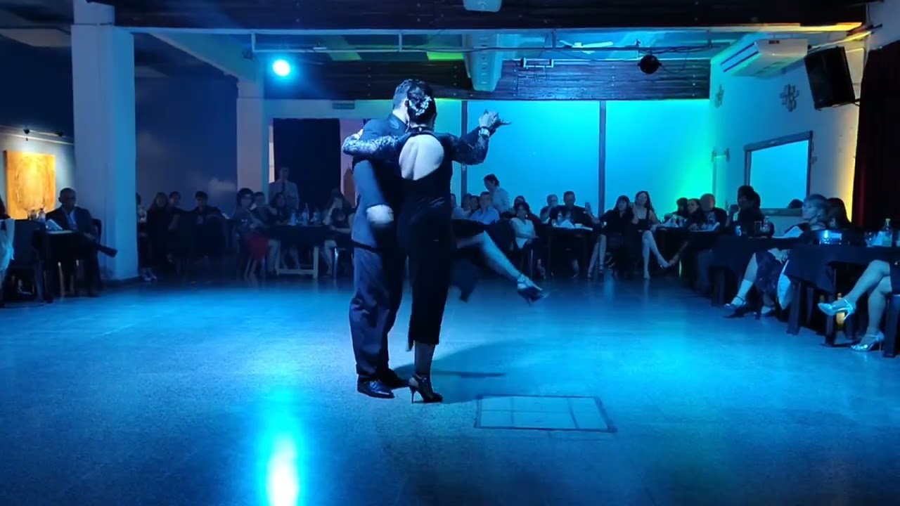 Barbara Ferreyra y Agustin Agnez-2/4 "La Bruja" Orq. D'arienzo. en Milonga "SiTango" San Isidro