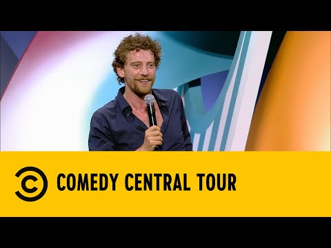 Il bricolage fai da te sotto l'occhio degli anziani - Maurizio Lastrico - Comedy Central Tour