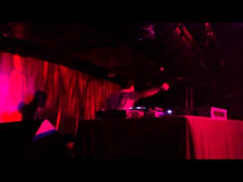 Mogutz vs. Sak Noel....loca people