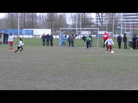 Overmaas F1 tegen Barendrecht F2 op 11 april 2015