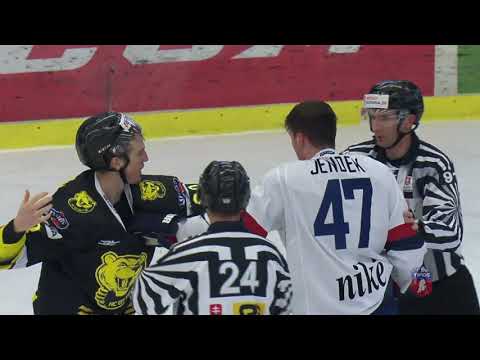 43.kolo Hromadná šarvátka v zápase HC 07 Detva - HC Slovan Bratislava