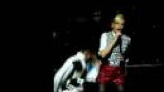 Gwen Stefani - Fluorescent [Live]