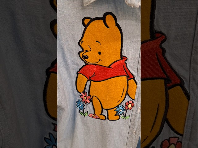 Vídeo relacionado con Disney Winnie The Pooh - Camiseta de béisbol clásica de Malla con Botones para niñas, Marfil/Rojo, 14-16