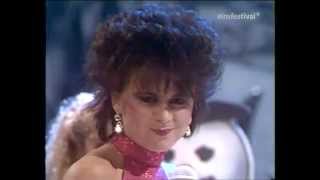 [問卦] 襪子套屌可以，窄裙露腰不行？