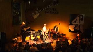 2013-12-15-Eric Bibb-Bluesgarage Isernhagen-18-Needed time-last song