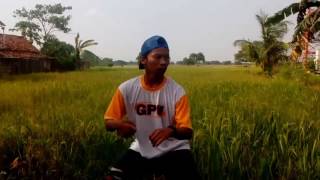 Download lagu Perhatikan Lucu: ROKOK di BIBIR Goyang damai tingkat dewa TOLE PGDK ROMLI muskurane mp3