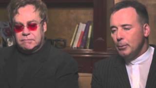 Elton John y David Furnish se disculpan con Madonna
