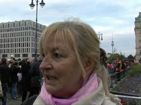 Das Wiedersehen von Berlin  Riesen erobern Hauptstadt