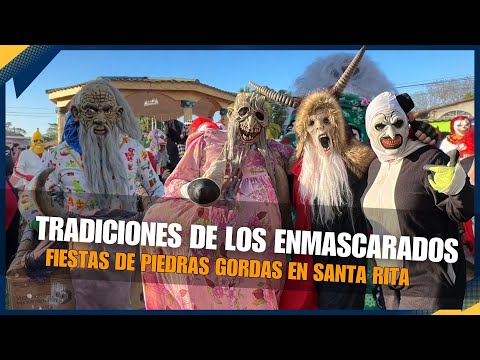 Divertida entrada de enmascarados en las fiestas de Piedras Gordas, Santa Rita 