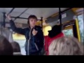 Девушка внезапно исполняет Гимн Украины в общественном транспорте
