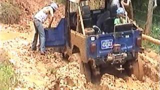 preview picture of video 'Ciri soto Panama 4x4 mud lodo trial 2006 OCTUBRE TOYOTA LAND'