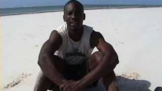 preview picture of video 'Kenya: Diani/Ukunda - August 2008 - Italian Lessons down the beach - Part 4'