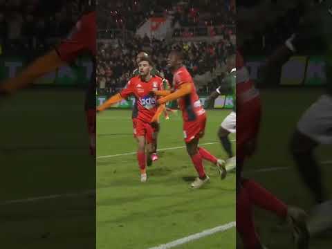 Retour sur les parades XXL de Risser lors du dernier Laval - Red Star ! 🙌🏻 #ligue2bkt #football