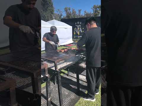 Asado en torneo de fútbol de McDonald's en el predio de la AFA en Ezeiza, Buenos Aires, Argentina